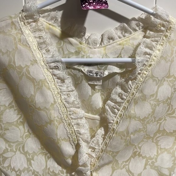 Lat Terrylane Vintage yellow robe and nightie set. Lacey trim. Floral design. M - Picture 2 of 7